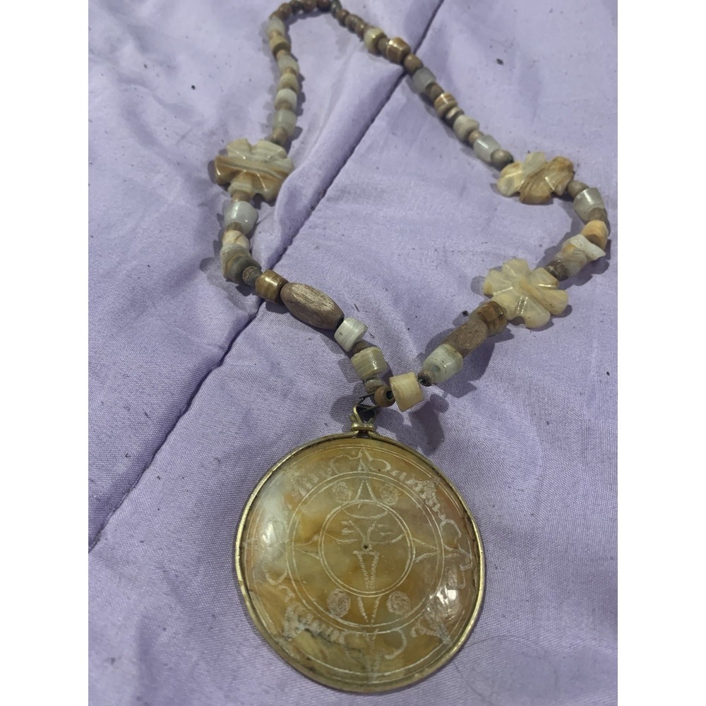 Vintage Mayan Aztec Etched Agate Pendant Necklace Cream 17 Inch Boho Statement
